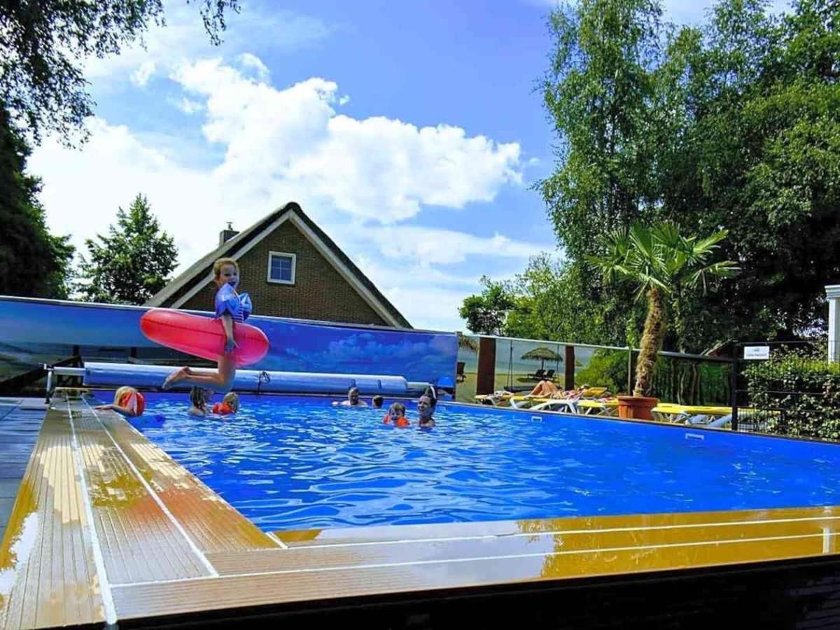 Geweldige 5 persoons Chalet met verwarmd zwembad nabij Dierenpark WILDLANDS Schoonebeek Buitenkant foto